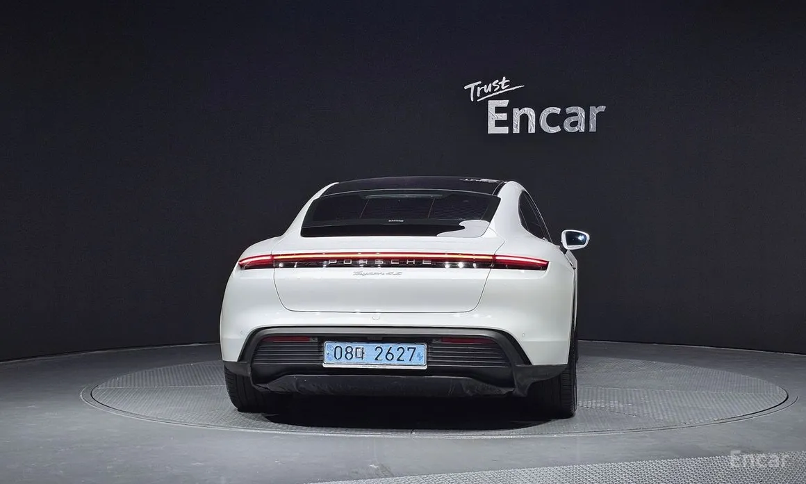 Фото 4 - Porsche Taycan