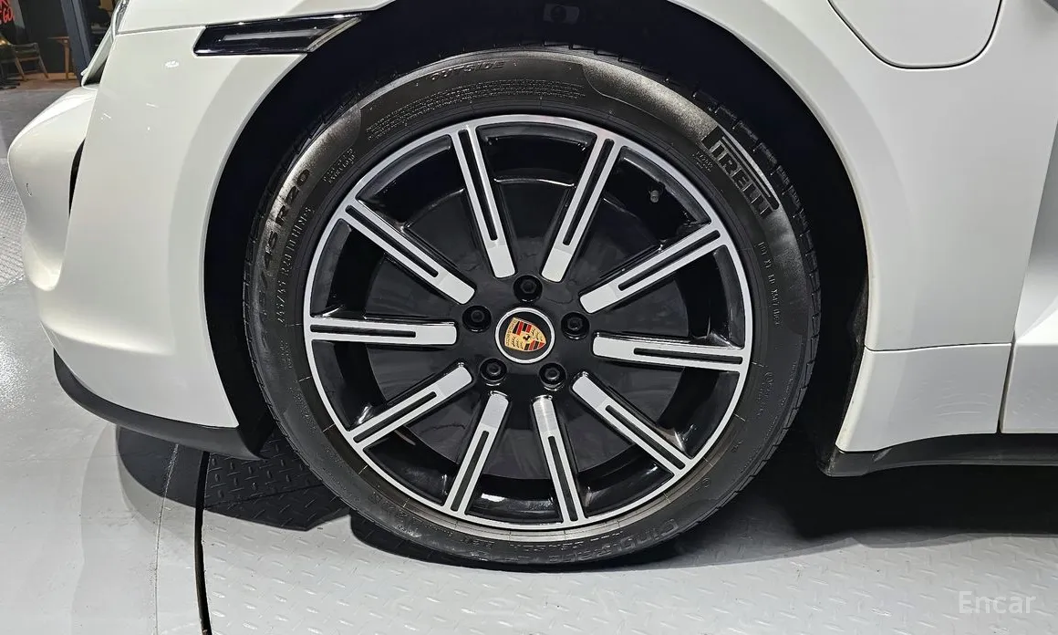 Фото 5 - Porsche Taycan