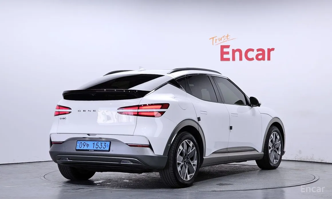 Фото 2 - Genesis GV60