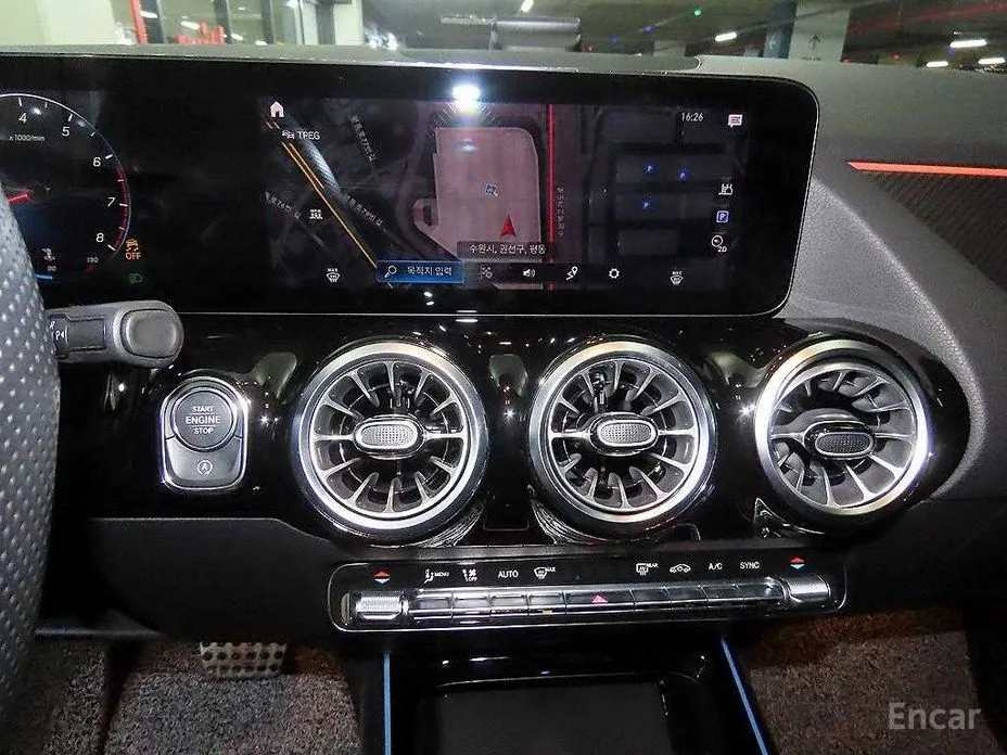 Фото 11 - Mercedes-Benz GLA-Class