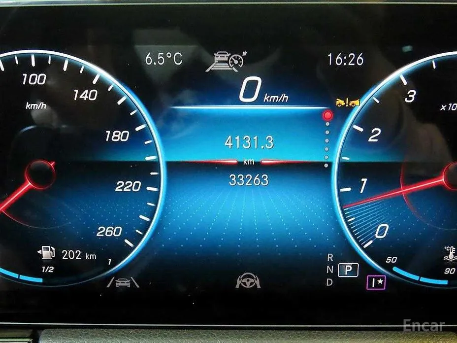 Фото 9 - Mercedes-Benz GLA-Class