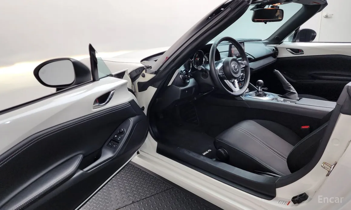 Фото 10 - Mazda MX-5 Miata