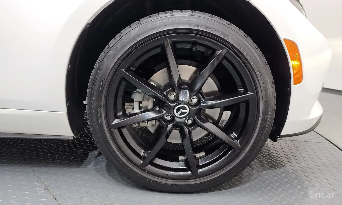 Фото 5 - Mazda MX-5 Miata