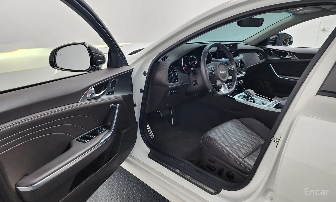 Фото 10 - Kia Stinger
