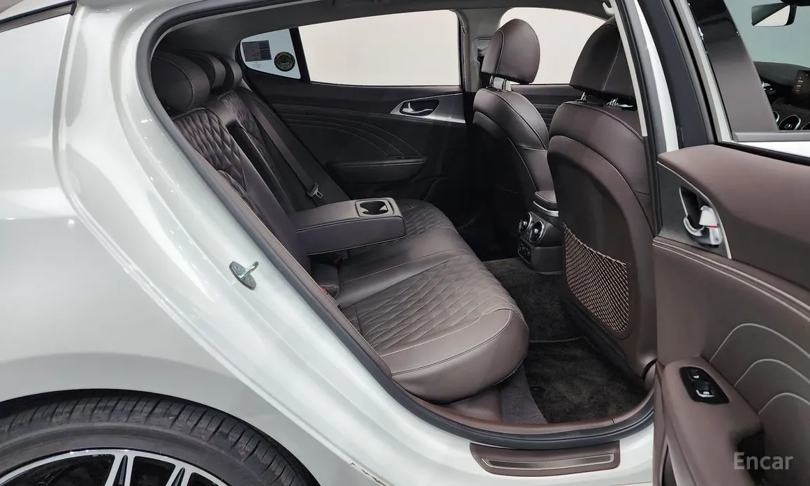 Фото 12 - Kia Stinger