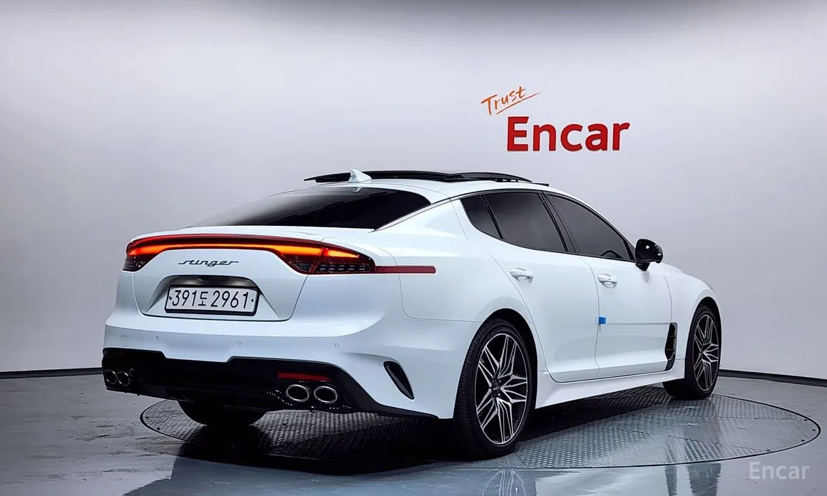 Фото 2 - Kia Stinger