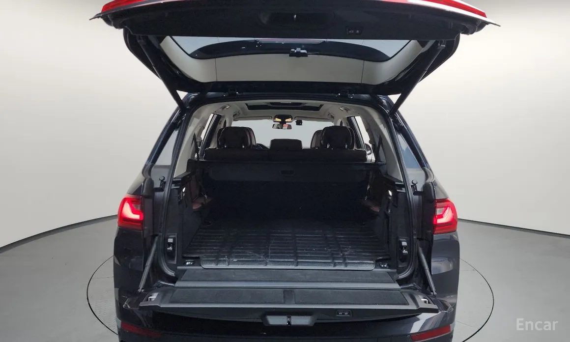 Фото 20 - BMW X7