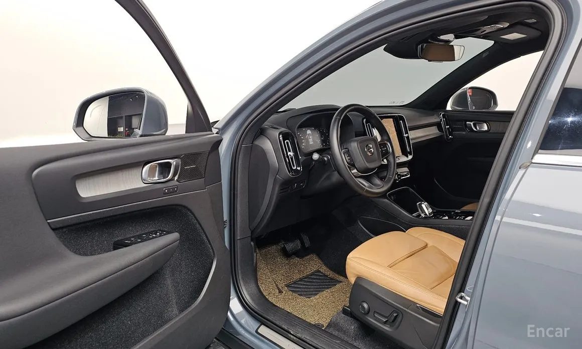 Фото 10 - Volvo XC40