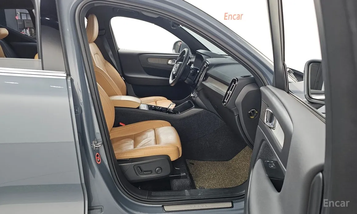 Фото 11 - Volvo XC40