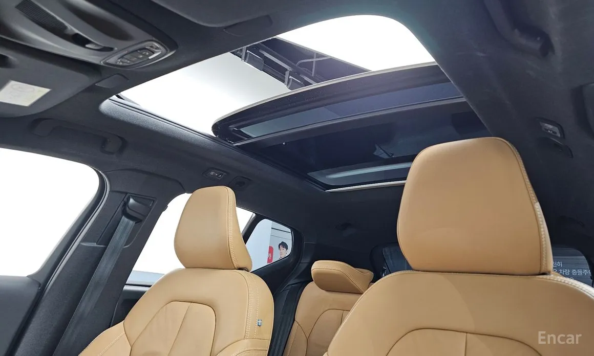 Фото 19 - Volvo XC40