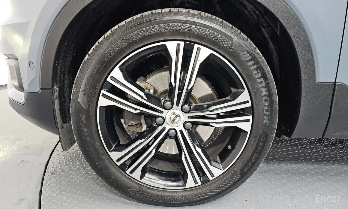 Фото 5 - Volvo XC40