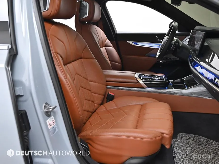 Фото 10 - BMW 7 Series