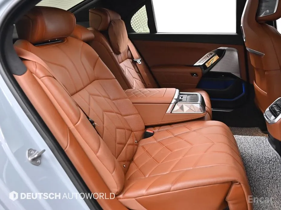 Фото 12 - BMW 7 Series