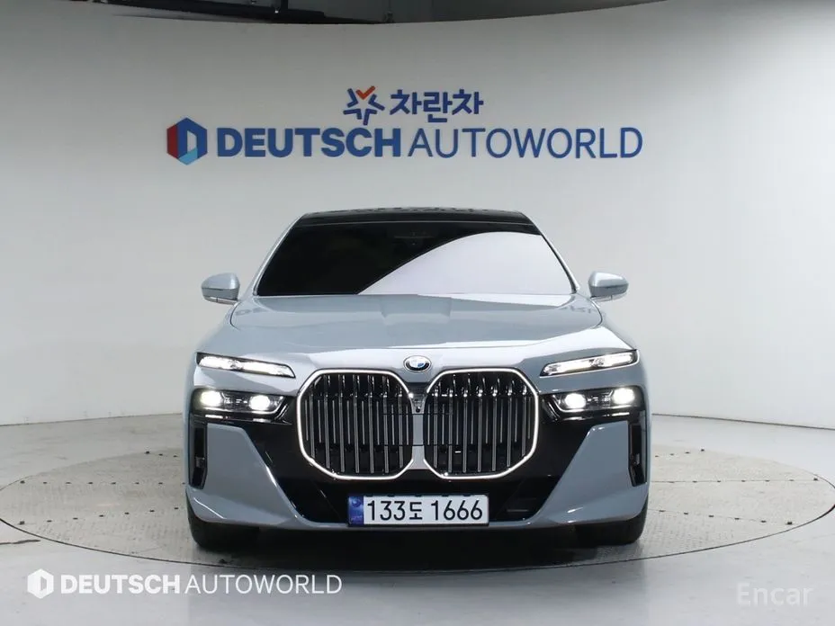 Фото 3 - BMW 7 Series