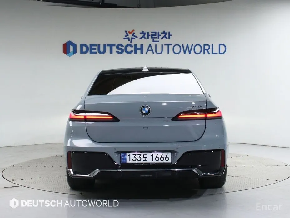 Фото 4 - BMW 7 Series