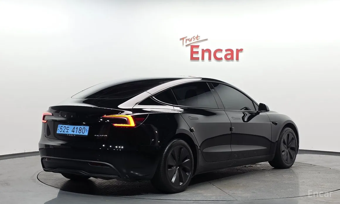 Фото 2 - Tesla Model 3