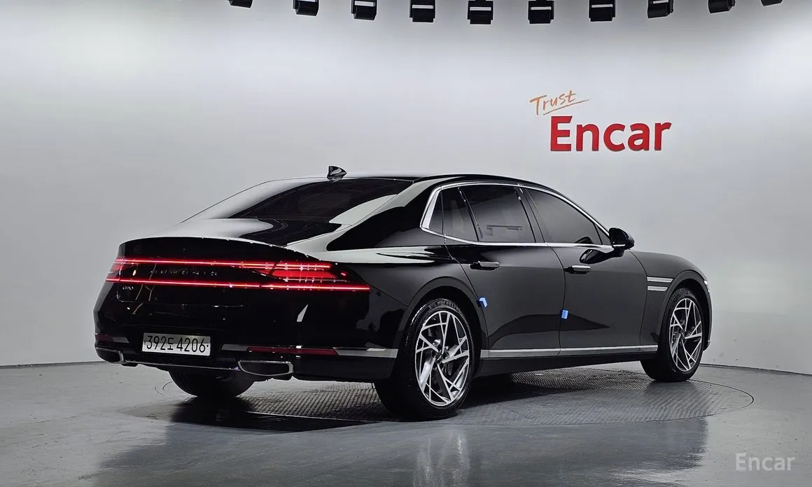 Фото 2 - Genesis G90