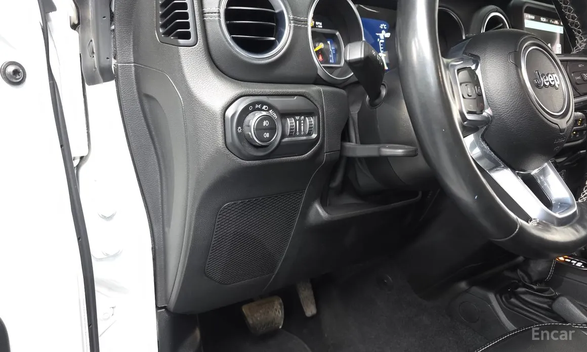 Фото 13 - Jeep Wrangler