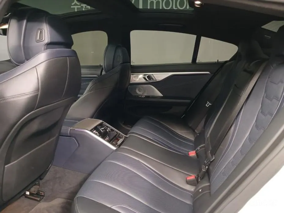 Фото 8 - BMW 8 Series