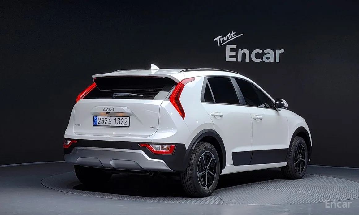 Фото 2 - Kia Niro