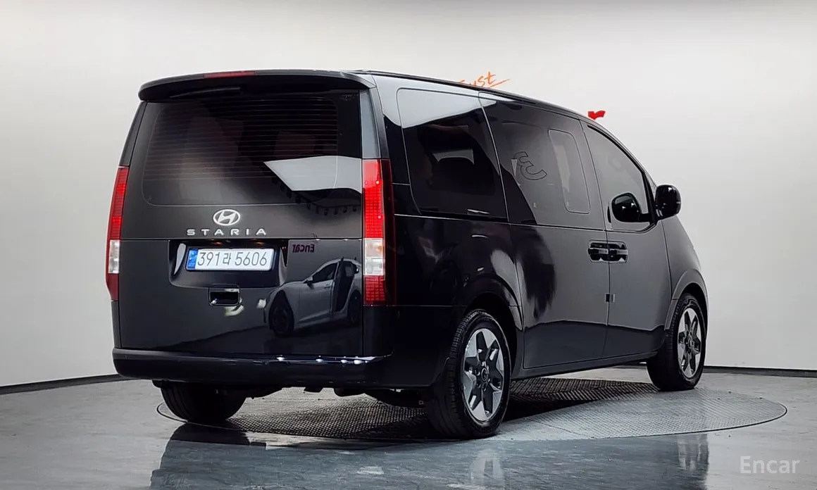 Фото 2 - Hyundai Staria