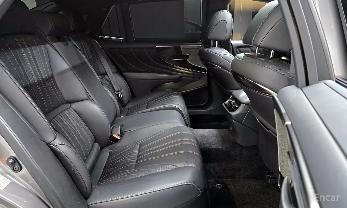 Фото 12 - Lexus LS