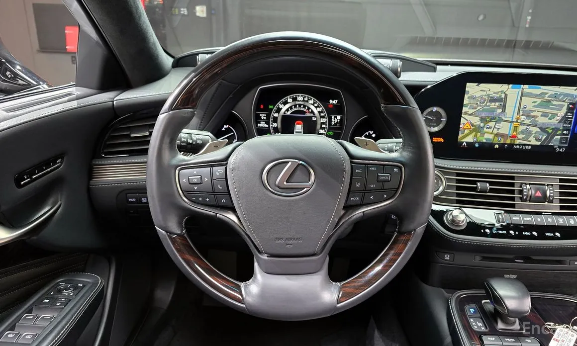 Фото 13 - Lexus LS