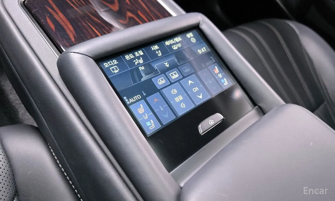 Фото 16 - Lexus LS