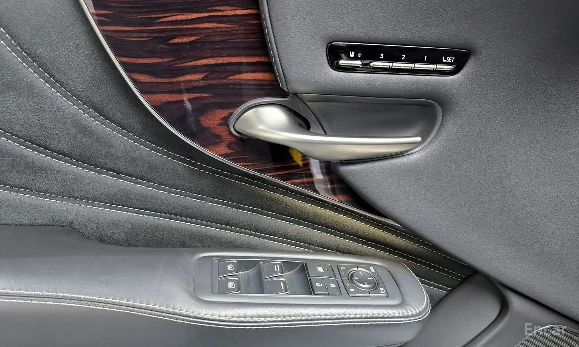 Фото 18 - Lexus LS