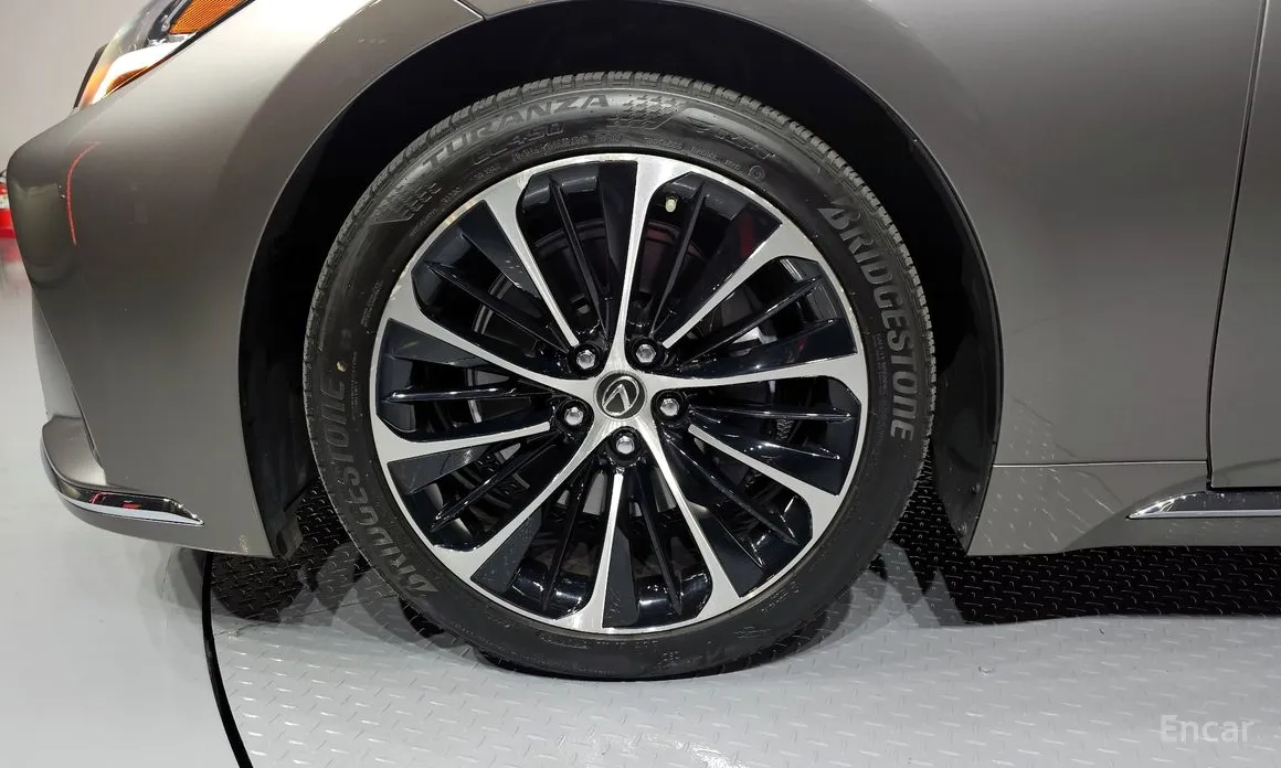 Фото 5 - Lexus LS