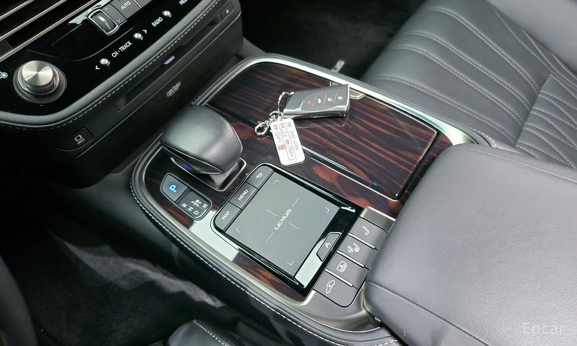 Фото 9 - Lexus LS