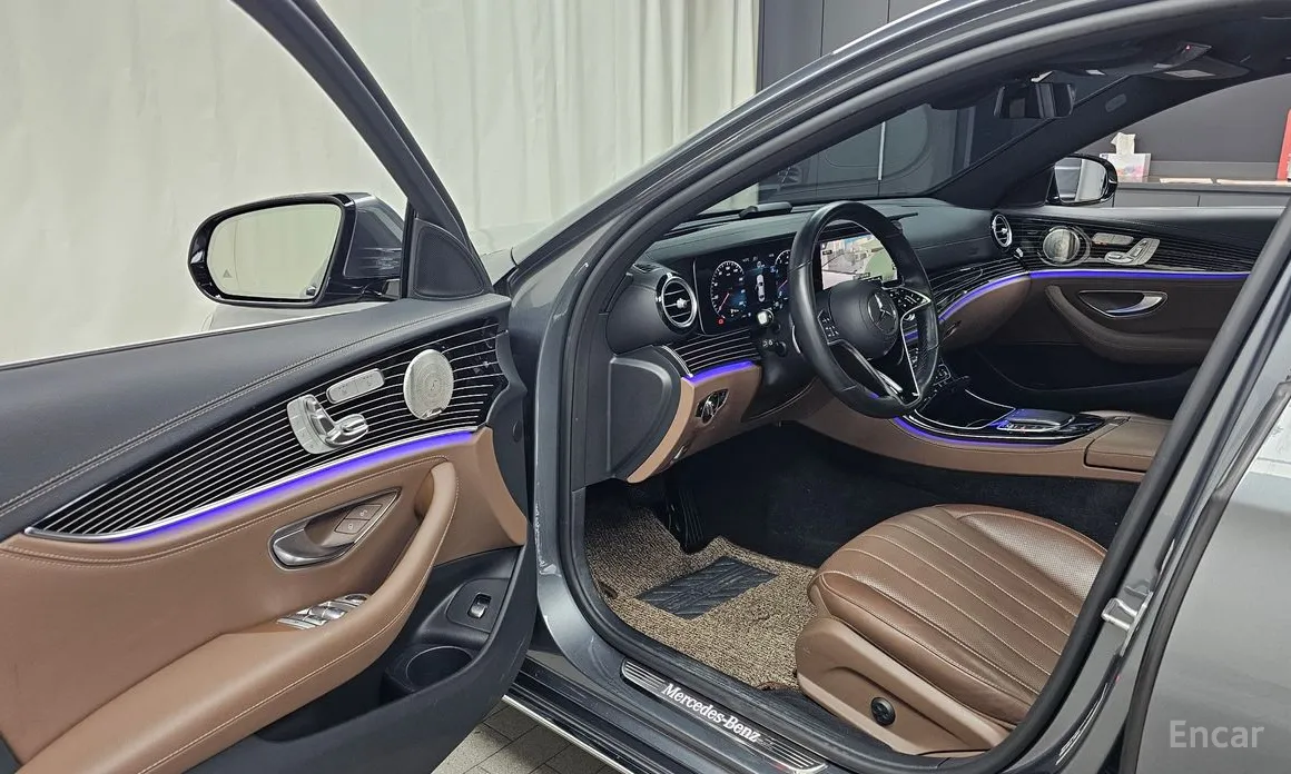 Фото 10 - Mercedes-Benz E-Class