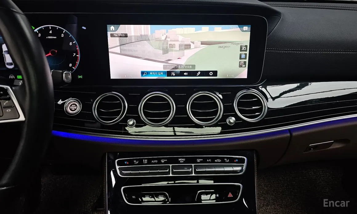 Фото 15 - Mercedes-Benz E-Class