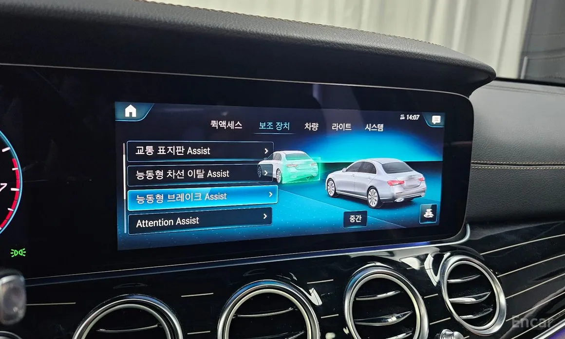 Фото 17 - Mercedes-Benz E-Class