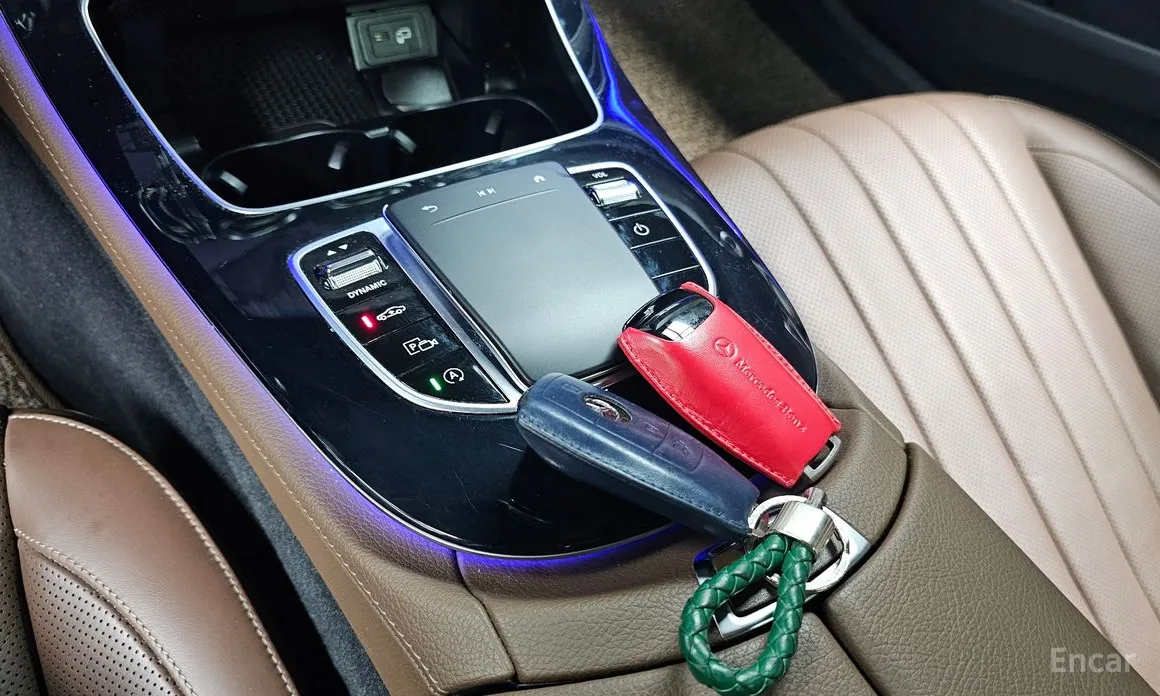 Фото 9 - Mercedes-Benz E-Class