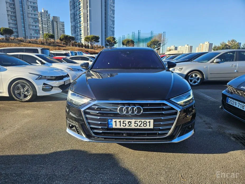 Фото 1 - Audi A8