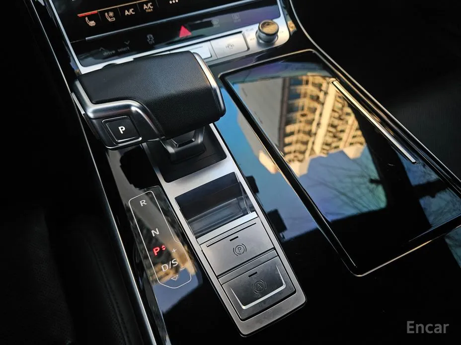 Фото 5 - Audi A8
