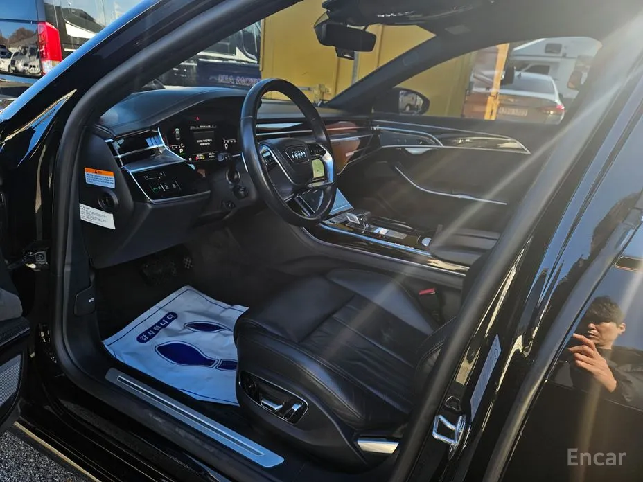 Фото 10 - Audi A8