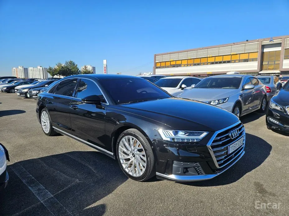 Фото 2 - Audi A8