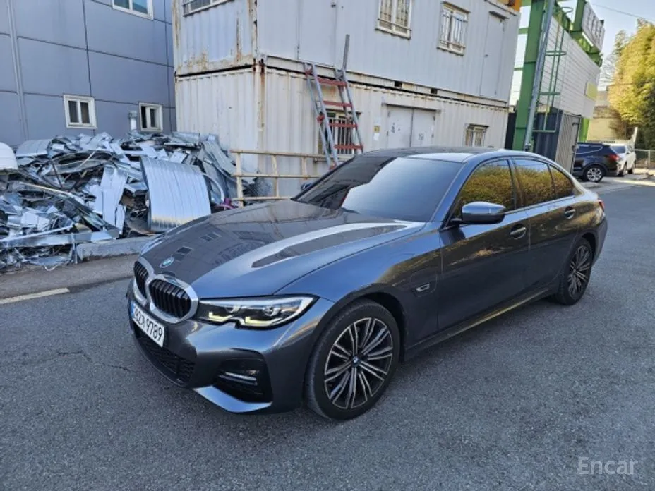 Photo 1 - BMW 3 Series