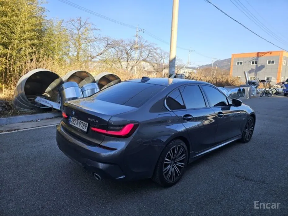 Photo 2 - BMW 3 Series