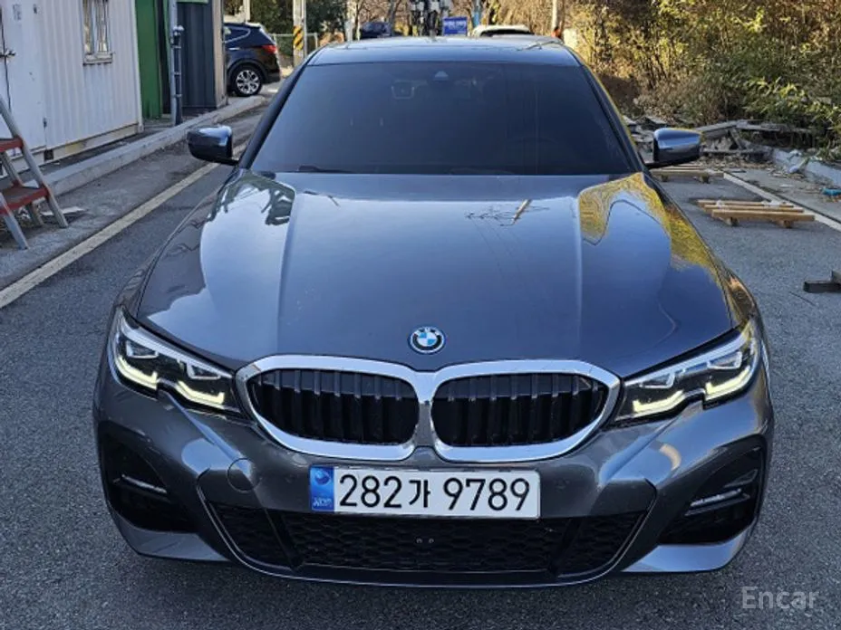 Photo 3 - BMW 3 Series