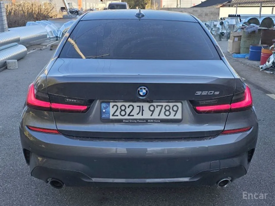 Photo 4 - BMW 3 Series