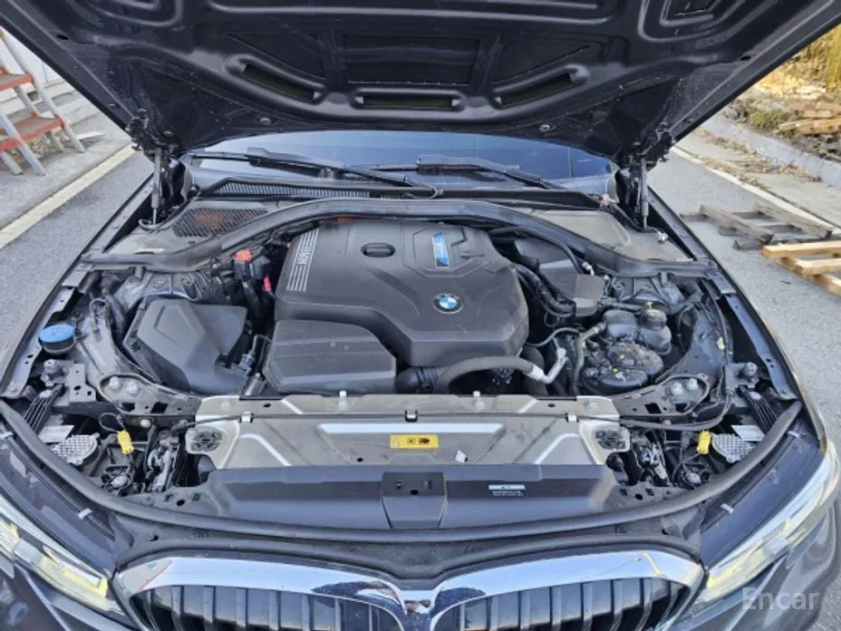 Photo 5 - BMW 3 Series