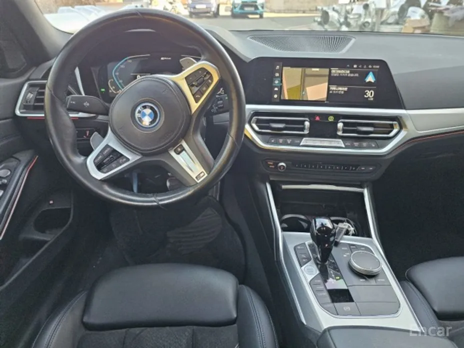 Photo 6 - BMW 3 Series