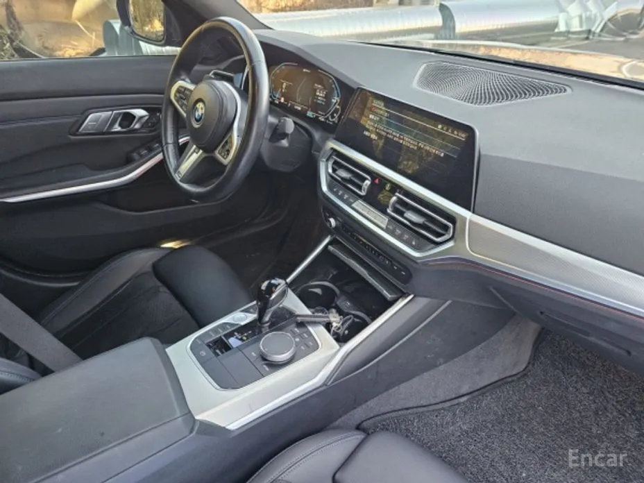 Photo 8 - BMW 3 Series