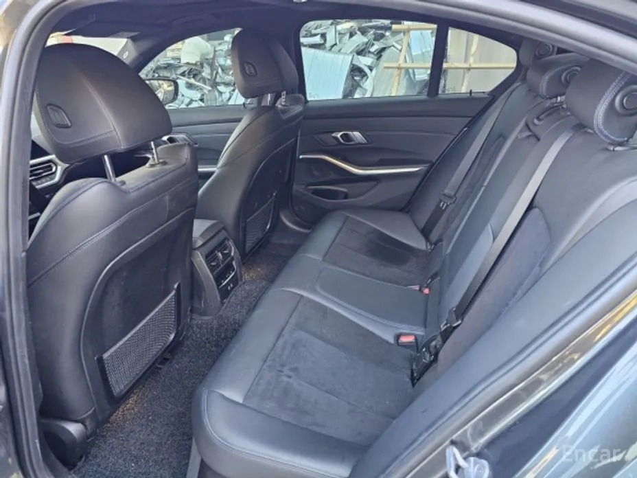 Photo 9 - BMW 3 Series