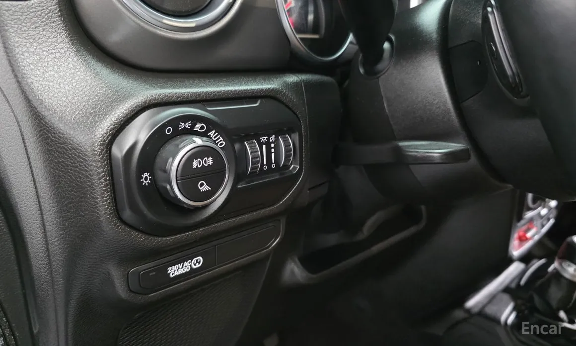 Фото 18 - Jeep Gladiator