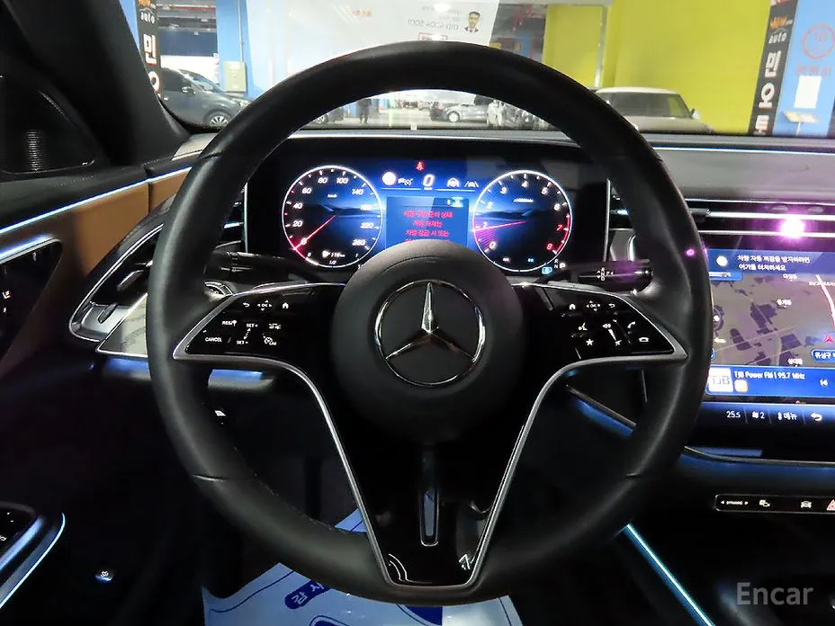 Фото 10 - Mercedes-Benz E-Class