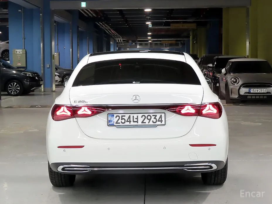 Фото 3 - Mercedes-Benz E-Class